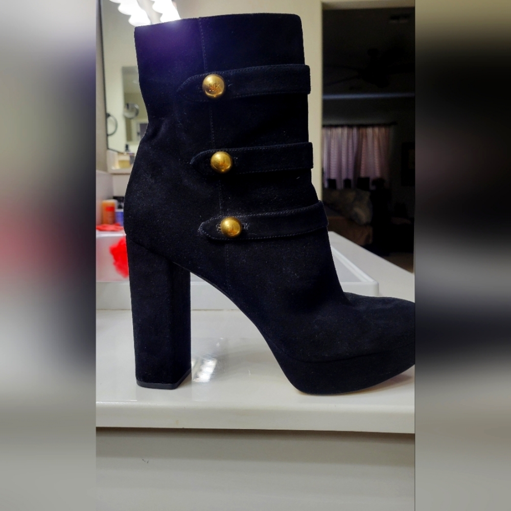 Michael Kors womens size 11 black leather boots in black with gold buttons